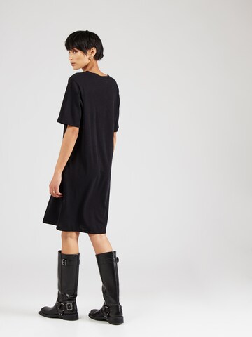 Rochie de la Lindex pe negru