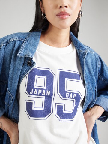GAP Футболка оверсайз в Белый