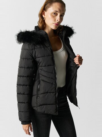 KOROSHI Between-Season Jacket in Black