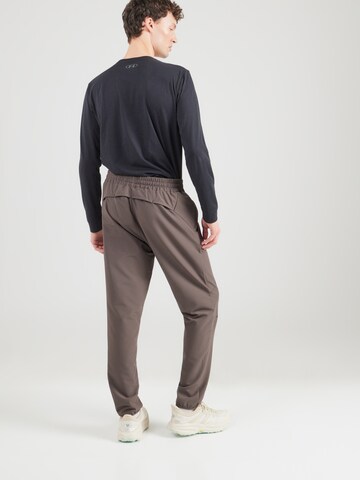 4F Дънки Tapered Leg Спортен панталон в кафяво: отзад