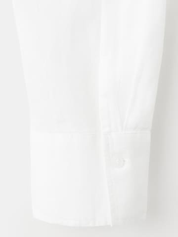 Camicia da donna 'LINO' di MANGO in bianco