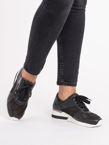 VITAFORM Sneakers in Black