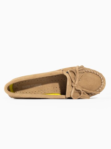 Minnetonka Mockasin 'Kilty' i brun