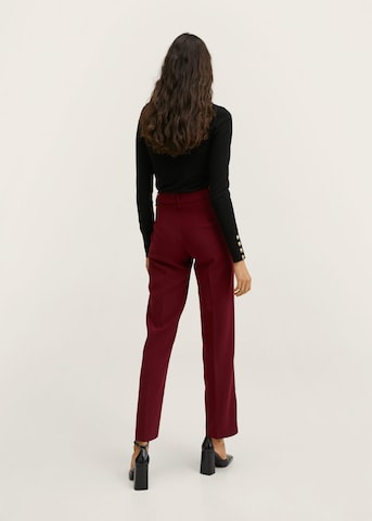 Regular Pantaloni cu dungă 'Maca' de la MANGO pe roșu