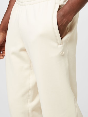 Effilé Pantalon 'Premium Essentials' ADIDAS ORIGINALS en blanc