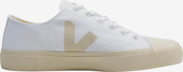 Sneaker bassa di Veja in bianco