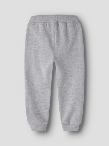 Effilé Pantalon 'NMMOLINDO SPIDER'' NAME IT en gris