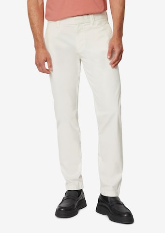 Marc O'Polo Regular Chino Pants in White: front