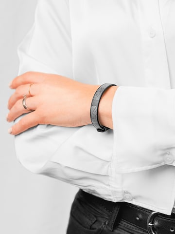 NiMa Atelier - Pulsera 'GEB LEAF' en gris: frente