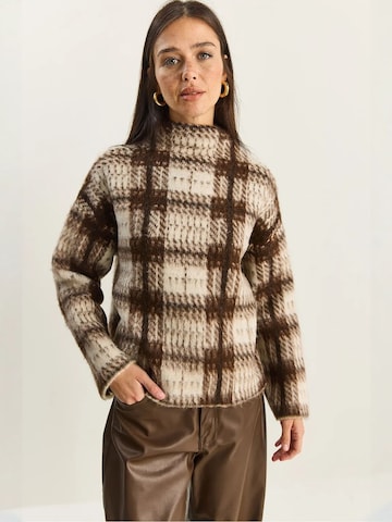 Bianco Lucci - Pullover em castanho: frente