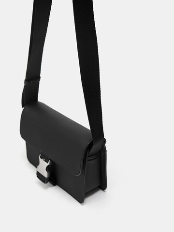 Pull&Bear Válltáska - fekete