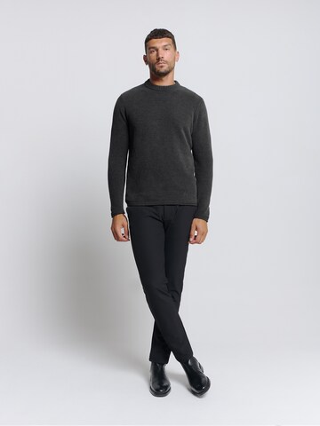 No Excess Sweter w kolorze szary