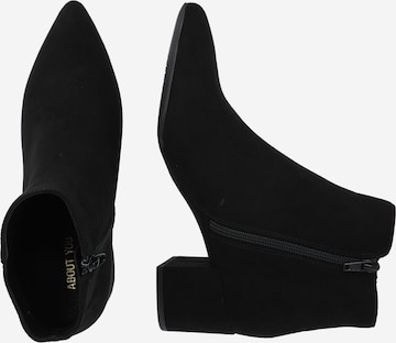 ABOUT YOU Kotníkové boty 'Elaina Shoes' – černá
