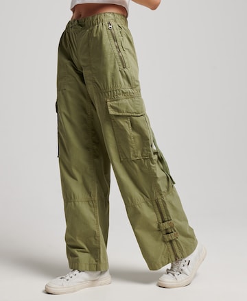Superdry Laiad sääred Klapptaskutega püksid, värv roheline
