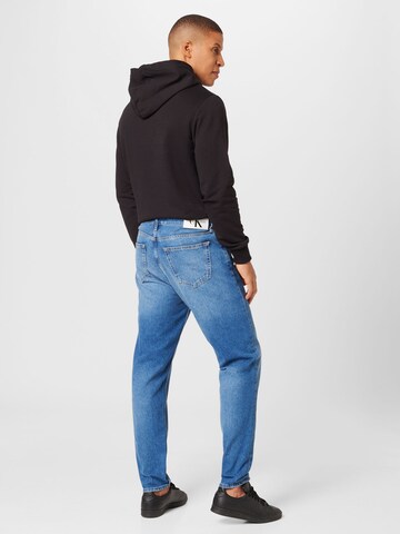 Calvin Klein Jeans تقليدي جينز بلون أزرق