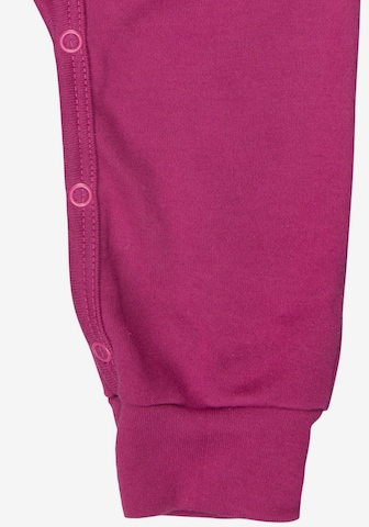 loud + proud Tapered Latzhose in Pink