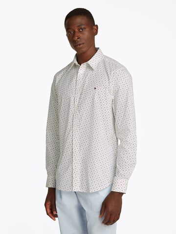 Coupe regular Chemise TOMMY HILFIGER en blanc : devant