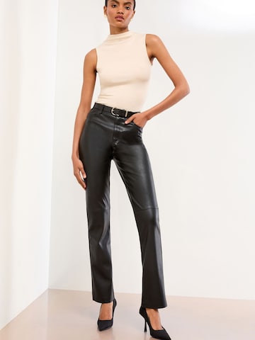 regular Pantaloni di Lipsy in nero