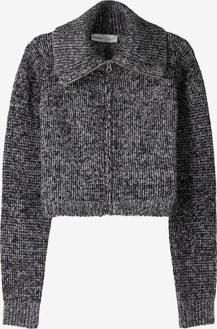 BershkaKardigan - siva boja: prednji dio