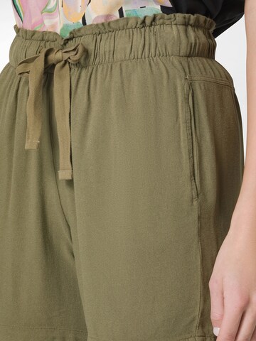 DEHA Loose fit Trousers in Green