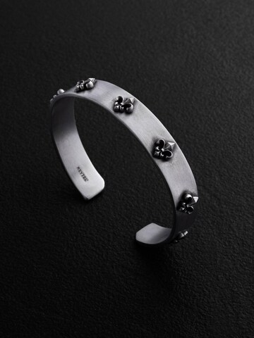 Bague 'FLEUR DE LIS' REYTEL en argent
