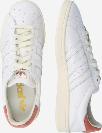 ADIDAS ORIGINALS Σνίκερ χαμηλό 'Earlham' σε λευκό