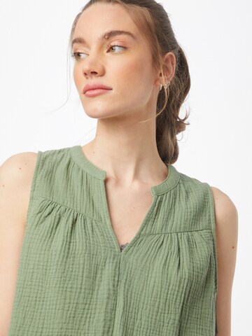 GAP Top in Green