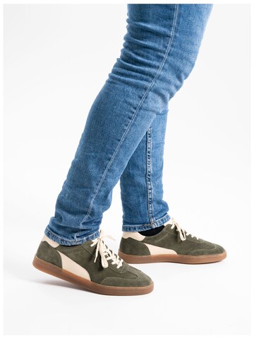 ARA Platform trainers in Green