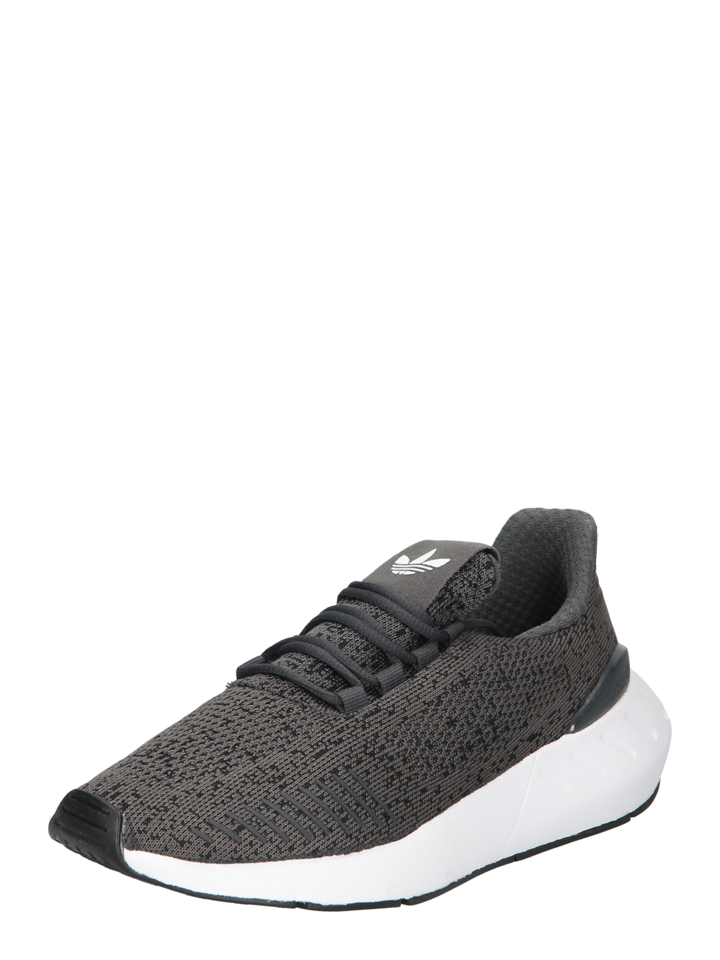 ADIDAS ORIGINALS Sneakers laag 'SWIFT RUN 22' in Grijs: voorkant