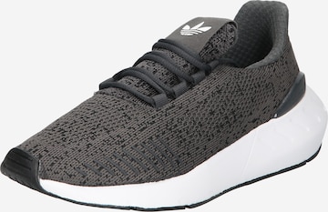 ADIDAS ORIGINALS Sneakers laag 'Swift Run 22' in Grijs: voorkant