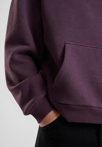 Urban Classics Sweatshirt in Purple