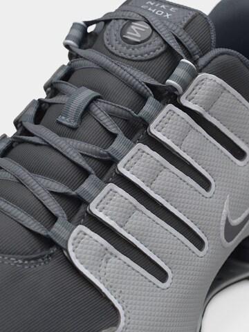 Nike Sportswear Rövid szárú sportcipők 'Shox NZ' - szürke