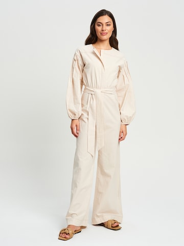 St MRLO Jumpsuit 'Tyra' in Beige: voorkant