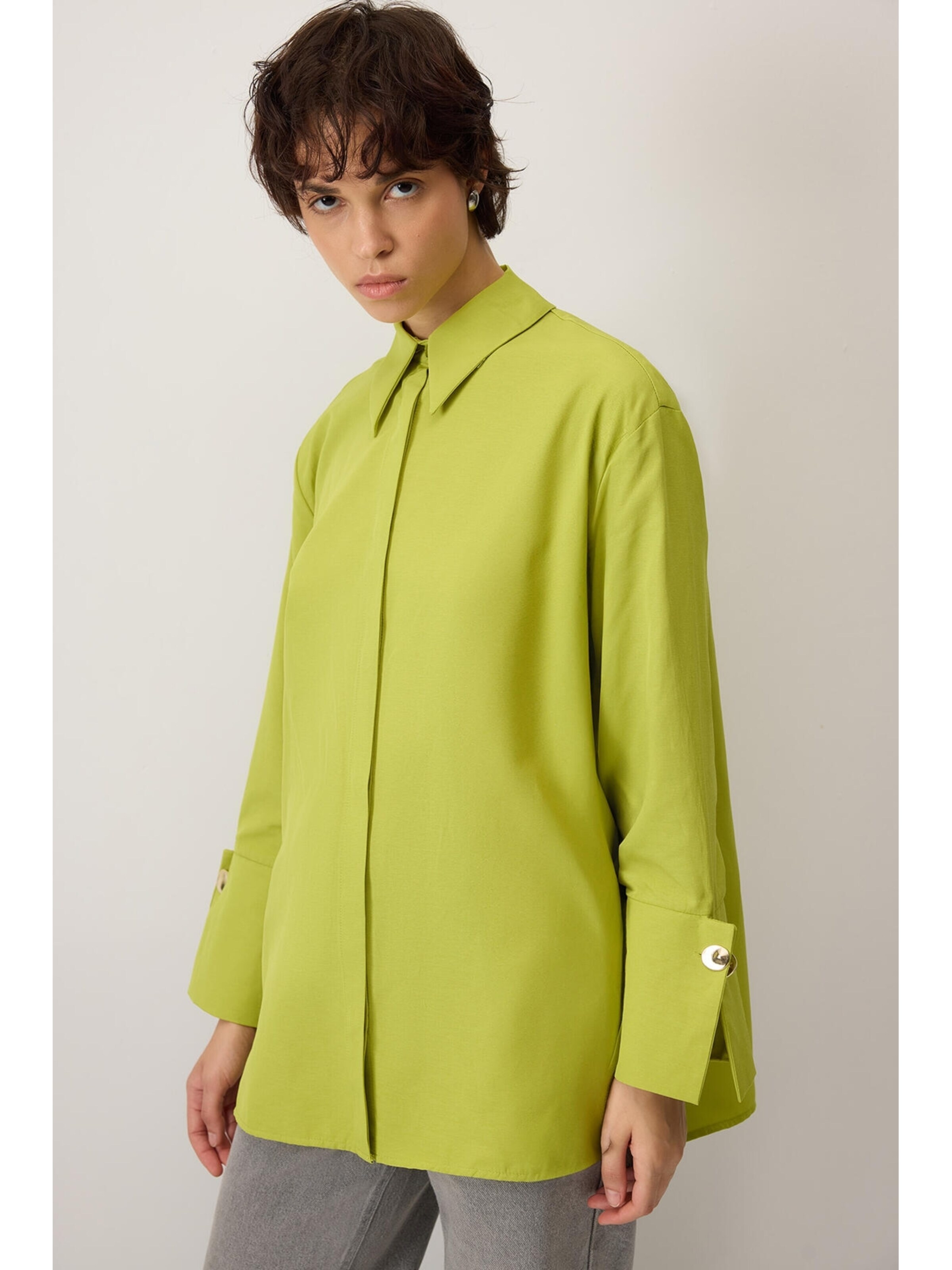 Touché Privé - Camiseta 'Poplin Shirt With Wide Cuff' en verde