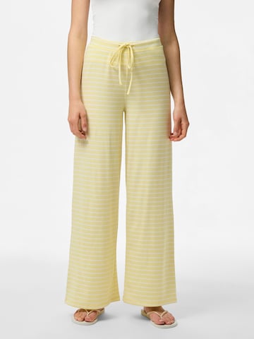 Wide Leg Pantalon 'PCMonique' PIECES en jaune : devant