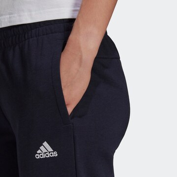 mėlyna ADIDAS SPORTSWEAR Laisvas Sportinės kelnės 'Essentials French Terry Logo'