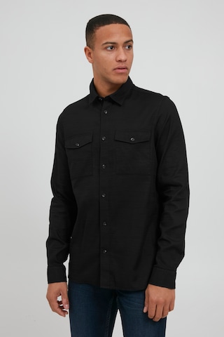 !Solid Regular fit Button Up Shirt in Black: front