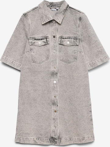 Robe-chemise VERO MODA en gris : devant
