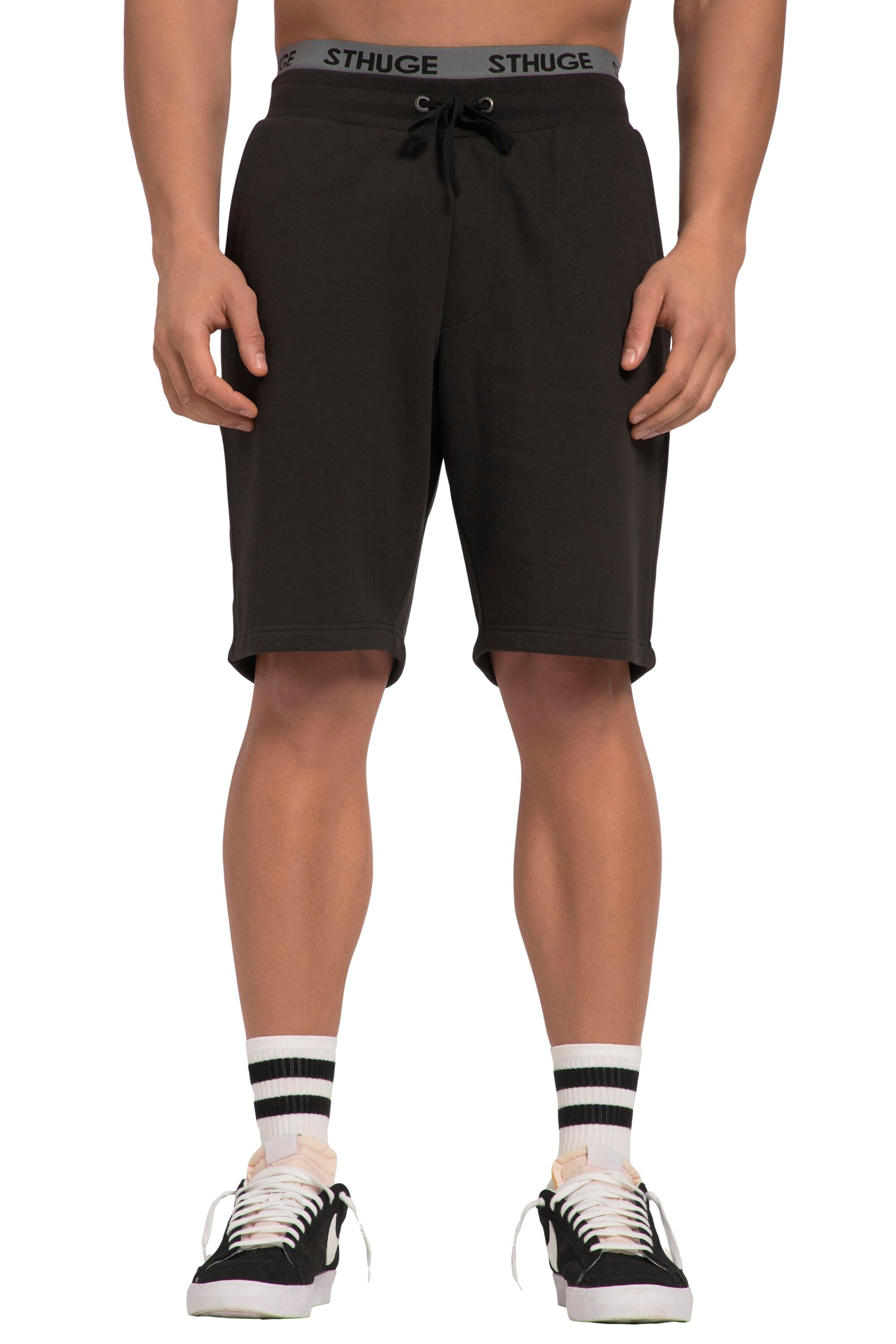 STHUGE Regular Sportbroek in Zwart: voorkant