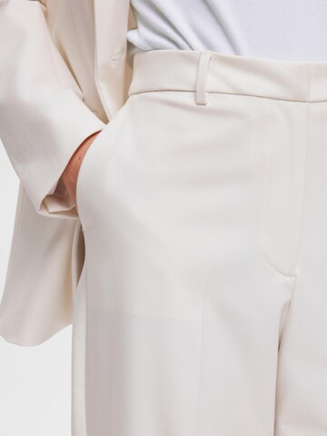 SELECTED FEMME - Pierna ancha Pantalón de pinzas en blanco