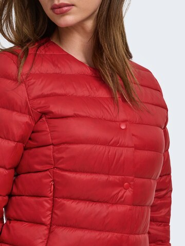 Veste mi-saison 'ONLRUBY' ONLY en rouge