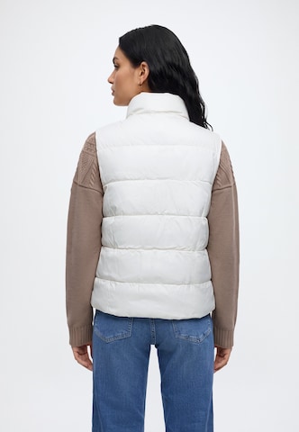 Gap Petite Елек в бяло