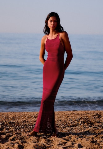 Bershka Knit dress in Red: front