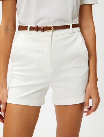 Koton Regular Chino in Wit