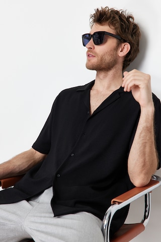 Trendyol - Ajuste confortable Camisa en negro