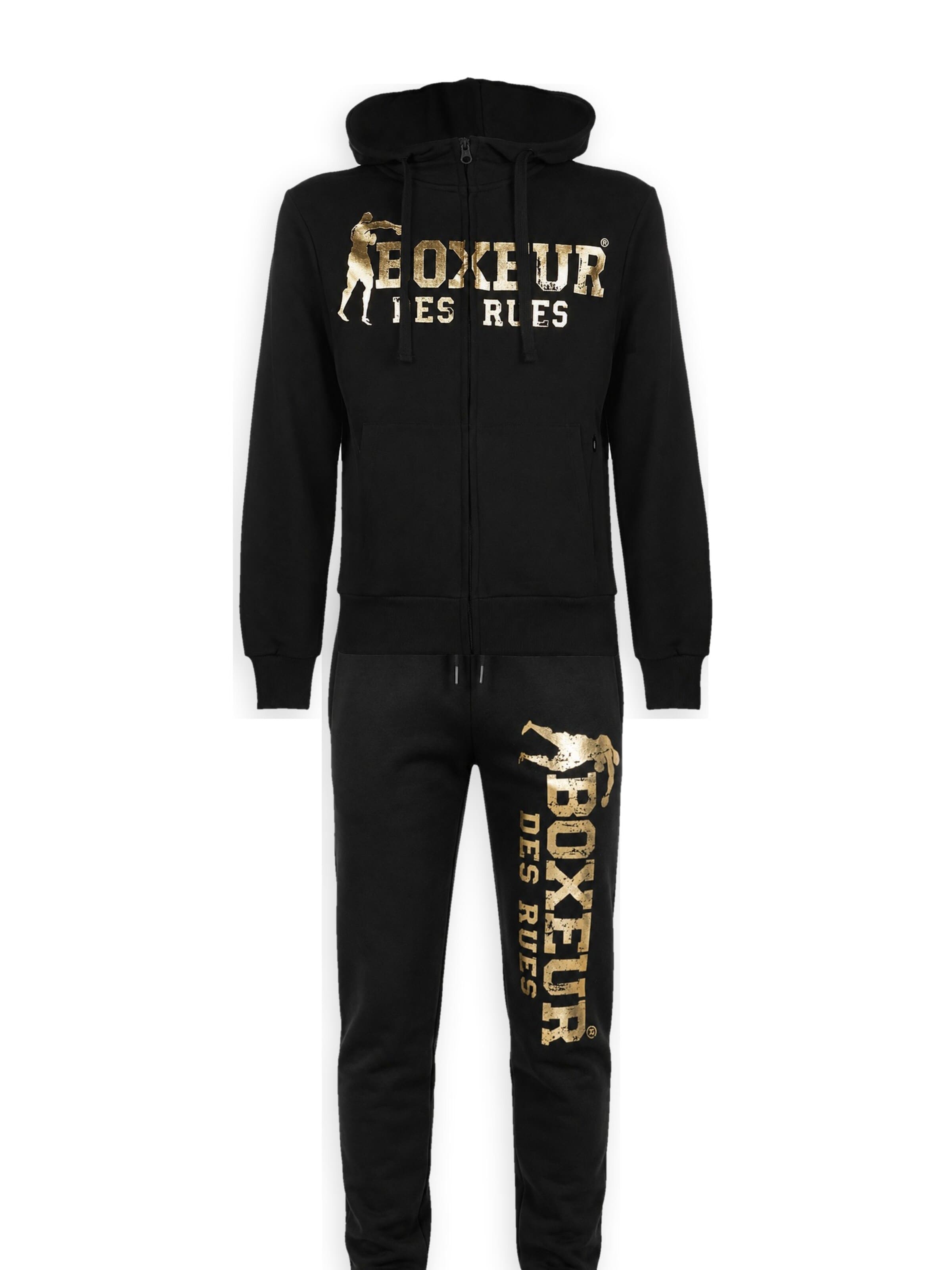 Boxeur des Rues - Traje para estar en casa 'Herren Set Boxeur des Rues: Fitted Hoodie mit Reißverschluss Schwarz + Jogginghose Schwarz, Goldenes vertikales Logo' en negro: frente