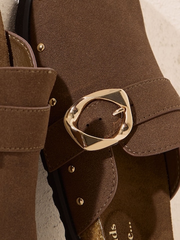 brūns Friends Like These Ādas čības