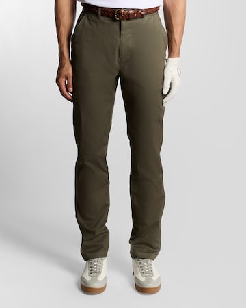 Lyle & Scott Regular Chino in Groen: voorkant