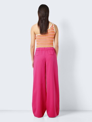 Wide leg Pantaloni con pieghe 'Jamie' di Noisy may in rosa