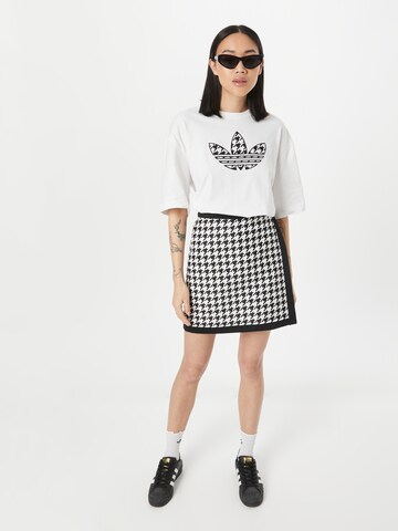 Tricou 'Houndstooth Trefoil Infill' de la ADIDAS ORIGINALS pe alb